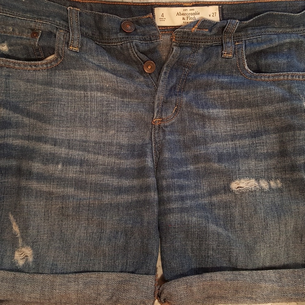 Women's Abercrombie and Fitch size 4/27 w shorts